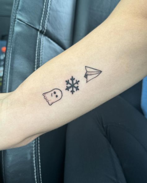 Paper, snow, a ghost! 📄 ❄️ 👻 #friends #freindstattoo #cutesimpletattoos #fypシ Paper Snow A Ghost Tattoo, Tattoo Friends, Ghost Friends, Friends Tattoo, Cute Simple Tattoos, Ghost Tattoo, Tattoo Paper, Friend Tattoos, A Ghost