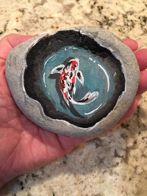 Rock Painting Ideas Realistic, 3d Rock Painting, Ideas To Paint Rocks, Rock Paintings Aesthetic, Painting Rocks Ideas Aesthetic, Aesthetic Stone Painting, Rock Art Aesthetic, Painting On Rocks Ideas, Stone Painting Animals