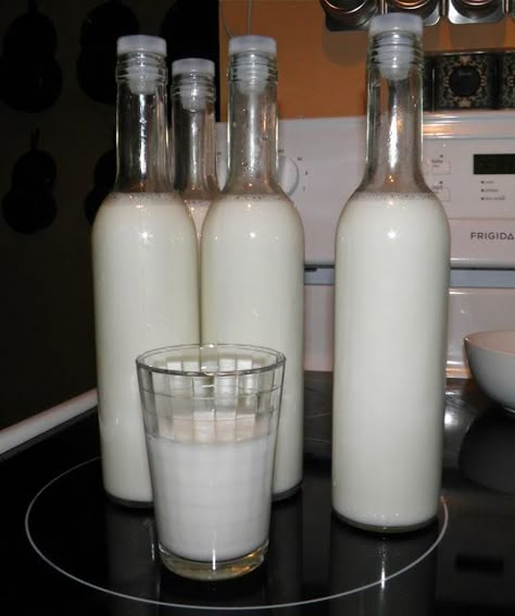 Homemade Liqueur, Homemade Liqueur Recipes, Homemade Liquors, Flavored Alcohol, Coconut Liqueur, Infused Liquors, Homemade Alcohol, New Pope, Homemade Liquor