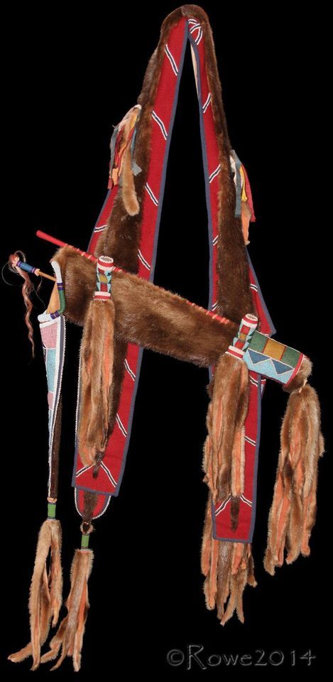 Nez Perce Otterskin bowcase and quiver Native American Quiver, Primitive Archery, Native American Artwork, Bow Arrows, Quiver, Bead Loom, Loom Bracelets, Archery, Wild West