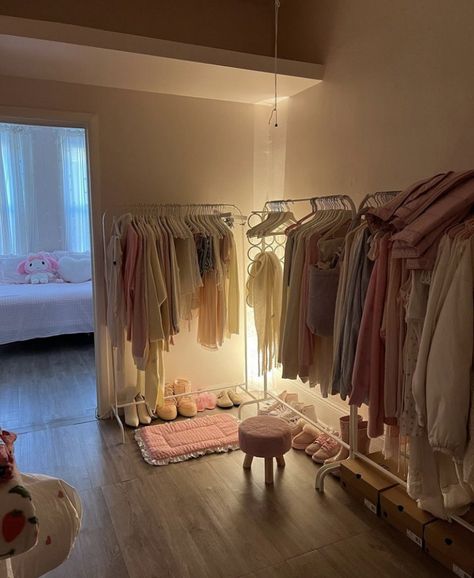 Apartment Closet, Sage Bedroom, Mini Wardrobe, Small Room Makeover, Girly Room Decor, Girly Apartments, Aesthetic Living Room, Girly Room, Apartment Life