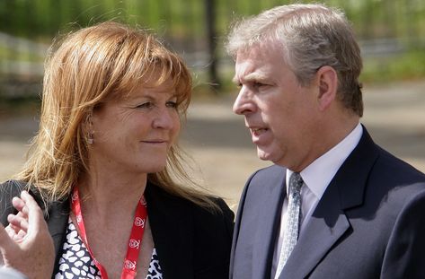 Prince Andrew And Fergie, Sarah Duchess Of York, Royal Lodge, Rainha Elizabeth Ii, Elisabeth Ii, Sarah Ferguson, Duchess Of York, Princess Beatrice, Princess Eugenie