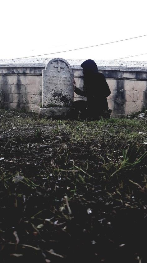 Man In Graveyard, Grave Aesthetic Dark, Cemetery Aesthetic Dark, Sitting At Grave Aesthetic, Grave Aestethic Dark, Grave Robber Aesthetic, Grave Stone Aesthetic, Dead Mom Aesthetic, Grave Yard Aesthetic