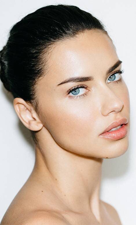 Adriana Lima Adriana Lima No Makeup, Adriana Lima Without Makeup, Conor Mcgregor Hairstyle, Adriana Lima Eyes, Adriana Lima Makeup, Adrina Lima, Adriana Lima Style, Makeup Photos, Marilyn Monroe Fashion