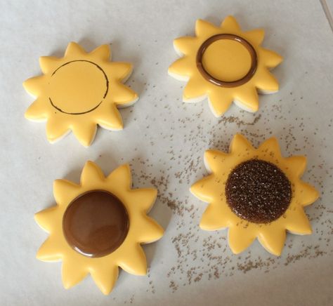 Sunflower Sugar Cookies Royal Icing, Sun Sugar Cookies, Sun Cookies, Fall Decorated Cookies, Sunflower Wedding Favors, Sunflower Cookies, Sugar Cookie Royal Icing, Sugar Cookie Icing, Cookie Bouquet