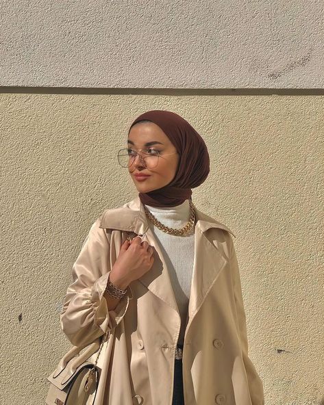 Hijab Model Photography, Hijab With Glasses, Hijab Model, Hijabi Outfit, Modern Hijab Fashion, Muslim Fashion Hijab Outfits, Hijabi Fashion Casual, Casual Hijab Outfit, Muslim Fashion Hijab