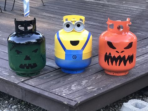 Reuse propane tanks Propane Tank Minion, Propane Tank Pumpkins, Propane Pumpkins, Welding Projects Ideas Easy, Camper Porch, Metal Welding Projects, Propane Tank Art, Homemade Minion Costumes, Welding Projects Ideas