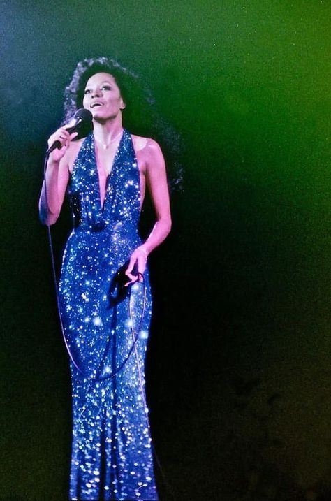 Blues Era Fashion, Fancy Disco Outfit, Disco Haute Couture, 70s Gala Dress, Cher Disco Outfit, Cher Looks 70s, Blue Disco Aesthetic, 70s Diana Ross, 70s Red Carpet