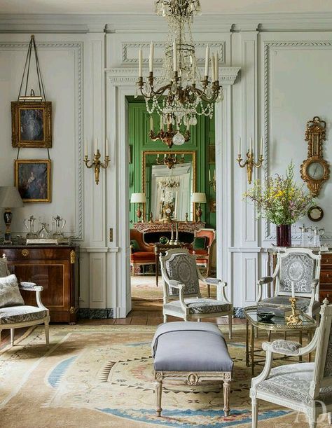 Louis XVI sitting room. French Neoclassical Interior, Dining Room Renovation, Instagram Decor, Parisian Decor, Neoclassical Interior, French Style Homes, Antique Interior, French Interior, Green Rooms