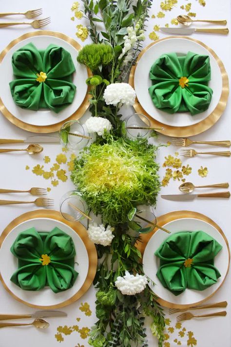 St. Patrick's Day Tablescape Tips Green Goddess Dip, Irish Dinner, Irish Birthday, Iced Green Tea, St Patricks Day Food, Dinner Party Themes, St Patrick's Day Decorations, Saint Patties, St Pats