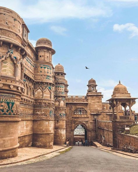 Gwalior, Madhya Pradesh Gwalior Fort, Historical India, India Travel Places, India Architecture, Ancient Indian Architecture, India Culture, Cultural Architecture, Indian Architecture, Historical Monuments