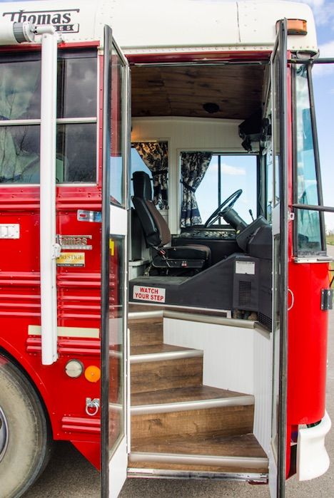 This Canadian Company Turns Buses Into Incredible Tiny Homes Moving Truck Conversion, Buses Turned Into Homes, Aesthetic Camper, Skoolie Living, Food Bus, Skoolie Ideas, Incredible Tiny Homes, Bluebird Buses, Bus Remodel