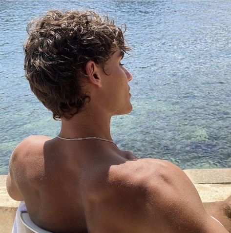 Sam Florek, Surfer Hair, Surfer Boys, Men Haircut Curly Hair, Surfer Boy, Summer Haircuts, Boy Hairstyles, Haircuts For Men, Hair Goals