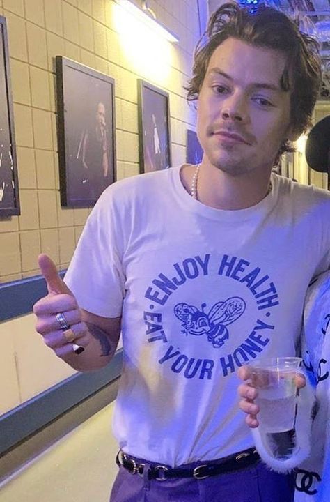 Harry Styles Satellite, Harry Styles Lyrics, Harry Styles Clothes, Harry Styles Shirt, Harry Outfits, Honey Shirt, Style Lyrics, Harry Styles Outfit, Harry 1d