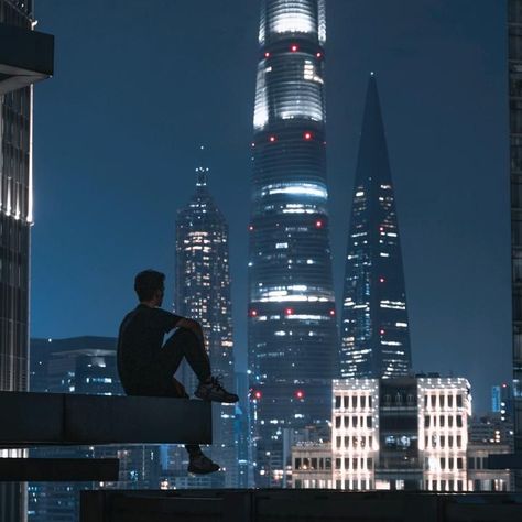 Person Sitting On Rooftop, Rooftop Aesthetic Night, Rooftop City View, Parkour Aesthetic, Rooftop Building, Building Rooftop, Rooftop City, Rooftop Photoshoot, Rooftop View