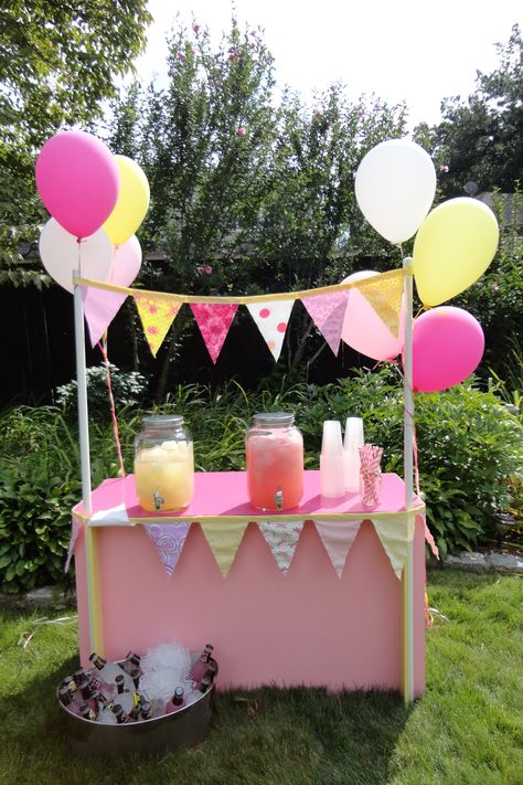 Lia's Lemonade Stand!  We found DIY instructions to make this lemonade stand on the 'This Old House' website. Pink Lemonade Stand Ideas, Pink Day Bake Sale, Funfair Stall Decoration Ideas, Marketday Ideas For School, Stand Ideas Market, Preppy Lemonade Stand, Food Stall Decoration Ideas For School, Aesthetic Lemonade Stand, Stand Bazar Ideas School