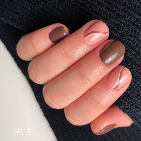 Brown Swirly Nails Short, Autumn Nails Simple Design, Short Biab Nail Designs Autumn, Brown Biab Nails, Builder Gel Nail Designs Short, Autumn Biab Nails, Brown Meaning, Brown Swirl Nails, Mommy Nails