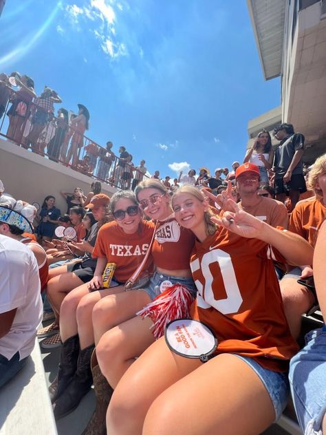 Ut Austin Football Game Outfit, Ut Gameday Outfit Longhorns, Ut Football Game Outfit, University Of Texas Game Day Outfit, Ut Austin Game Day Outfit, Ut Austin Sorority, Longhorn Gameday Outfit, Ut Austin Aesthetic, Ut Gameday Outfit