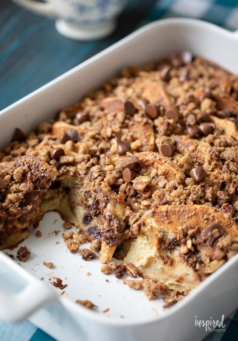 Rise and shine to the ultimate breakfast indulgence! This homemade chocolate chip pancake casserole is a dreamy sweet treat that's perfect for breakfast or brunch. Topped with a crispy streusel and drizzled with maple syrup, it's pure bliss! #PancakeCasserole #BreakfastDelights #ChocolateLovers #OvernightCasserole #Pancakes Chocolate Chip Pancake Casserole, Overnight Pancake Casserole, Overnight Breakfast Bake, Homemade Chocolate Chip Pancakes, Easy Overnight Breakfast, Pancake Casserole, Chocolate Chip Pancake, Homemade Pancake Mix, Overnight Breakfast