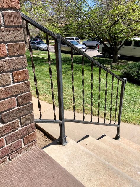 Adding Curb Appeal With Modern Cedar Railing Cedar Porch Posts, Porch Railing Diy, Iron Porch Railing, Cedar Railing, Adding Curb Appeal, Porch Railing Designs, Replacing Front Door, Diy Backyard Fence, Front Porch Makeover