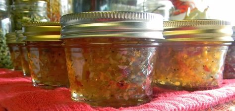 Canning Homemade!: Onion Garlic Pepper Jelly Garlic Jelly, Chili Jam, Preserved Food, Pepper Jelly Recipes, Hot Pepper Jelly, Canning Fruit, Canning Jam, Pepper Jelly, Jam And Jelly