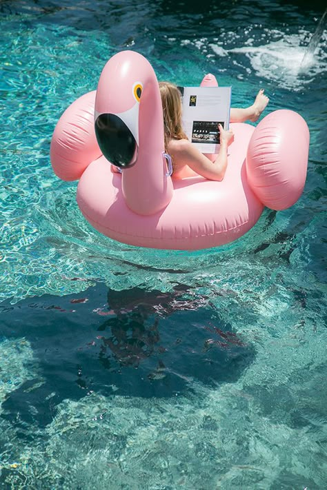 Water Color!Flamingo Themed Pool Party! - Sugar and Charm - sweet recipes - entertaining tips - lifestyle inspiration Giant Pool Floats, شرم الشيخ, Tout Rose, Foto Tips, Summer Goals, Pool Floats, Summer Bucket Lists, Summer Inspiration, Summer Feeling