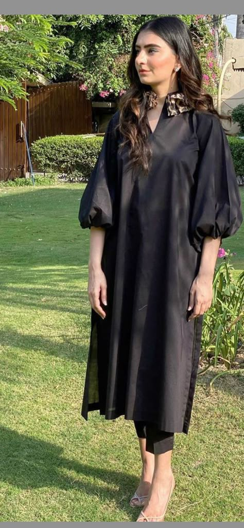 Estilo Hijab, Pakistani Fashion Casual, Pakistani Fashion Party Wear, Pakistani Dresses Casual, Beautiful Pakistani Dresses, Trendy Dress Outfits, Sleeves Designs For Dresses, Kurta Designs Women, Simple Pakistani Dresses