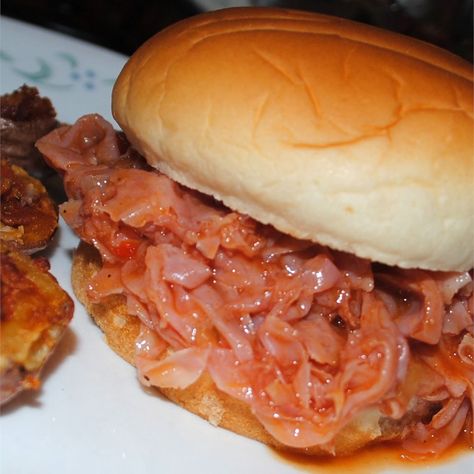 Ham Barbecue Recipe, Ham Bbq, Barbecue Sandwiches, Tso Chicken, Barbeque Recipes, Chopped Ham, General Tso, Ham Sandwiches, Sweet Pickles