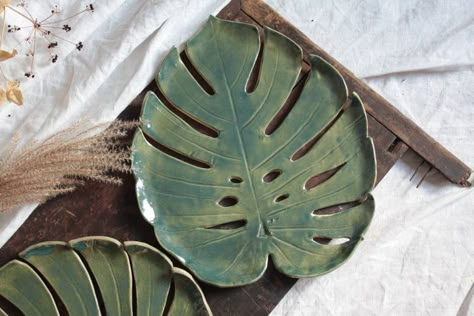 Ceramic Dinner Set Handmade, Ceramic Leaf Plate, Leaf Plates Ceramic, Wedding Pottery, Coffee Mug Crafts, Clay Leaf, Ceramic Dinner Set, Leaf Plate, Clay Plates