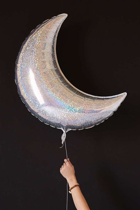 15 Full Moon Party Ideas That Are Out of This World | Brit + Co Moon Party Ideas, Sailor Moon Party, Sailor Moon Birthday, Goddess Party, Sailor Moon Wedding, Sky Wedding, Moon Balloon, Moon Birthday, Japanese Theme