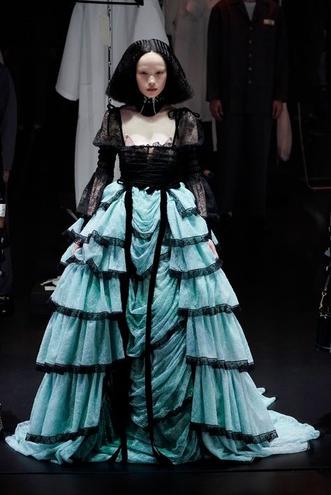 Here's What to Expect From The 2022 Met Gala's "Gilded Glamour" Theme - CR Fashion Book Gucci Fall 2020, Gilded Glamour, Gucci 2020, Glamour Dress, Gala Dresses, Glamour Fashion, Runway Models, Fashion Books, Couture Collection