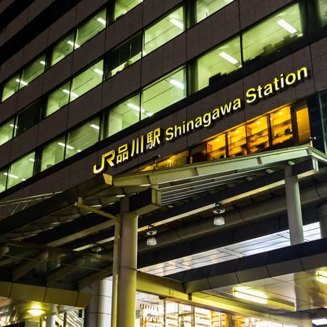 Shinagawa Station is a deceptively big station in Tokyo. On my first ever visit it was pretty shocking, even though I'd just left the busiest… Shinagawa Tokyo, Hakone Japan, Background Reference, Tokyo Station, Travel Japan, Hakone, I Am The One, Tokyo Japan, Japan Travel