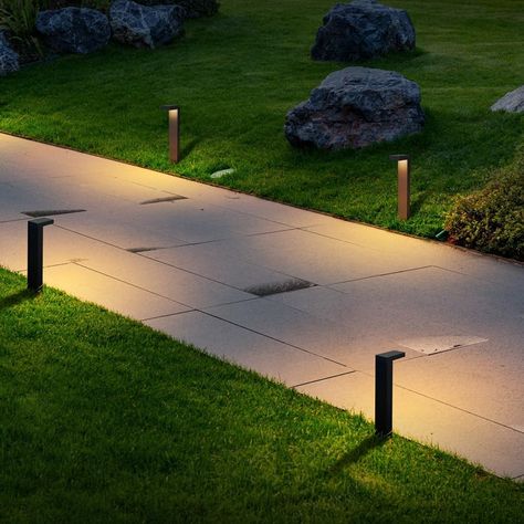 Solar pathway lights