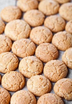 Amaretti Cookie Recipe, Almond Meringue, Cookies Sans Gluten, Italian Almond Cookies, Potassium Foods, Almond Macaroons, Christmas Cookie Recipes Holiday, Amaretti Cookies, Kidney Friendly Foods