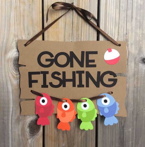 4de Verjaardag, Baby Shower Fishing, Fishing Birthday Party, Birthday Decorations For Men, Fiesta Tropical, Fishing Party, Fishing Signs, Fishing Birthday, Fishing Decor