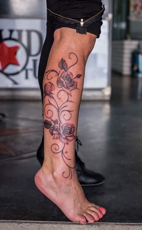 #floral #floraltattoo #feminin #roses #legtattoo #blacktattoo Calf Tattoo Sleeve, Side Calves Tattoos For Women, Side Calf Tattoos For Women, Women Foot Tattoos, Side Leg Tattoo, Butterfly Leg Tattoos, Calf Tattoos For Women, Thigh Piece Tattoos, Angel Tattoo For Women