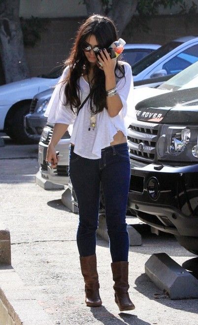 vanessa hudgens Vanessa Hudgens Outfits, Angel Jeans, Angel Top, Vanessa Hudgens Style, Diesel Store, Star Style, Vanessa Hudgens, Blue Life, Dakota Johnson