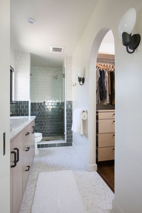 Master Bath Open To Bedroom Layout, Double Entrance Bathroom, Small Master Bath With Walk In Closet, Ensuite Closet Ideas, Bathroom Through Closet, Closet In Bathroom Ideas, Bathroom With Walk In Closet Layout, Walkthrough Closet To Bathroom, Bath Closet Combo