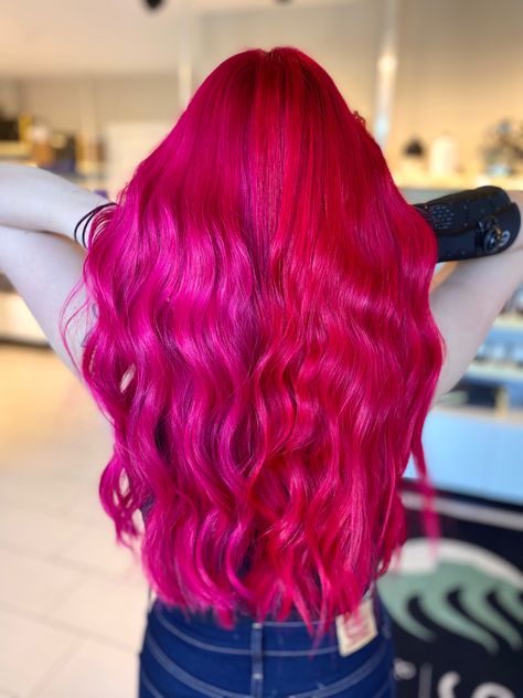 Fuchsia Pink Hair, Pink And Red Hair, Fuschia Hair, Big Waves Hair, Goth Hairstyles, Red Hair Inspiration, Split Dyed Hair, Hot Pink Hair, Colourful Hair