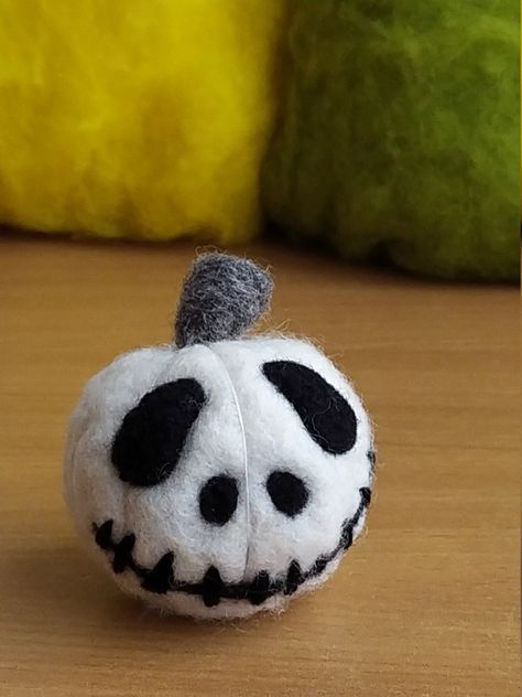 This felted pumpkin, halloween decoration measures around 8cm (3inch) standing. Like all my creations, the wool pumpkin is unique and made from the finest materials. The pumpkin figurine is cute, friendly and has a good personality. He will be glad to get a warm home in good neighborhood. He may look slightly different from the photo as I hand craft each one so each one is unique. Halloween Needle Felting, Felt Halloween Decorations, Halloween Felt Crafts, Pumpkin Skull, Pumpkin Ornament, Felt Pumpkins, Needle Felted Christmas, Pumpkin Pumpkin, Felt Halloween