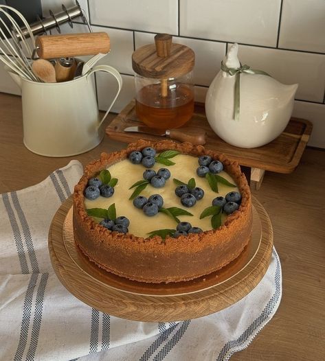 Sweet Desserts Aesthetic, Baking Ideas Aesthetic, Cheesecake Birthday Cake, Aesthetic Pastries, Blueberries Cheesecake, Aesthetic Pastry, Birthday Cake Decorating Ideas, Cute Baking, Cake Decorating Ideas