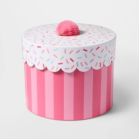 Seamlessly display, carry and transfer your treats with the with the Small Pink Cupcake Box - Spritz™. This box can hold just enough treats while ensuring they stay secure and intact during travel. With a pretty pink base and a lid with sprinkles design, this cupcake box from Spritz™ adds a pop of fun to any occasion. Craft Themes, Everyday Cakes, Sprinkles Design, Cupcake Gift, Blue Cupcakes, Girls Party Favors, Gift Boxes With Lids, Magnetic Gift Box, Large Gift Boxes