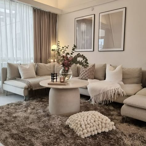 Small Cream Living Room, Taupe Couch Living Room, Scandinavian Interior Living Room, Rustic Chic Living Room, Beige Living Rooms, Open Plan Living Room, Living Room Scandinavian, Home Design Living Room, Decor Home Living Room