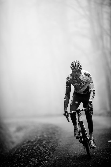 The Best Photos of the Year Cyclist Photography, Mtb Photography Ideas, Triathlon Inspiration, Road Cycling Photography, Urban Cycling Photography, Mountain Biking Photography, Giant Bikes, Cycling Inspiration, Cycling Pictures