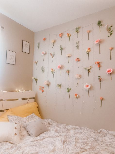 Dorm Flower Wall, Pink Flower Bedroom Aesthetic, Flower Themed Dorm Room, Curtain On Wall, Flowers On Wall Bedroom, Green Bedroom Wall Decor, Flower Bedroom Aesthetic, Floating Flower Wall, Danish Room