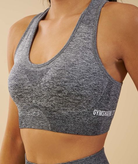 Gymshark Ombre Seamless Sports Bra  - Black/Light Grey 1 Best Yoga Clothes, Sports Bra Outfit, Yoga Bra Tops, Bra Outfit, Body Outfit, Sports Bra And Leggings, Sport Bra Top, Seamless Sports Bra, Racerback Sports Bra