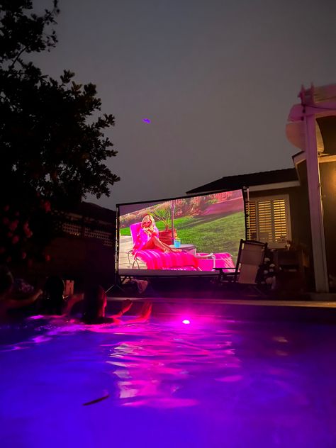 Pool Birthday Party Ideas For Teens, Pool Projector Movie Night, Pool Movie Night, Pool Party Neon, Big Pool Party, Teen Pool Parties, Neon Pool Party, Hoco Party, Neon Pool Parties