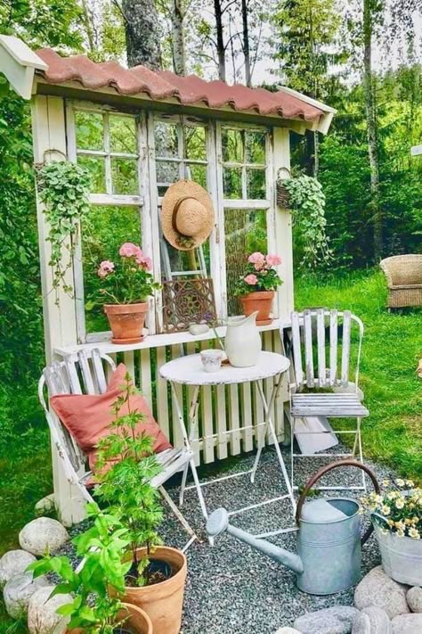 Backyard Seating Area, Garden Nook, Garden Decor Diy, Cottage Garden Design, Vintage Garden Decor, Garden Deco, Outdoor Gardens Design, Garden Yard Ideas, Rustic Garden Decor