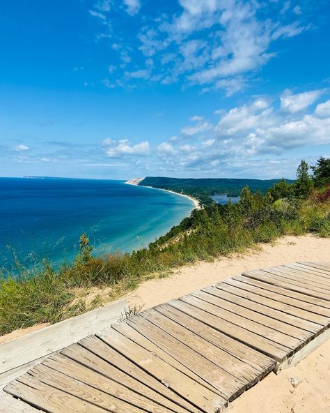 These turquoise blues are showing off! Undeniably one of the dreamiest hikes in Michigan is the Empire Bluff Trail. #caribbeanofmichigan #empireblufftrail #sleepingbeardunesnationallakeshore #1000hoursoutside #discoveringanew #puremichigansummer ⬇️check comments for more details Michigan, Hiking, Turquoise, Quick Saves