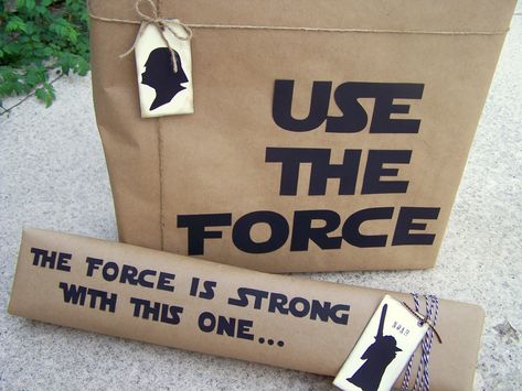 DIY silhouette gift-wrapping for the Star Wars fan from olderandwisor.blogspot.com Decoracion Star Wars, Use The Force, Star Wars Crafts, Silhouette Gifts, Star Wars Diy, Star Wars Birthday Party, Geek Crafts, Tuna Fish, Wrap Ideas